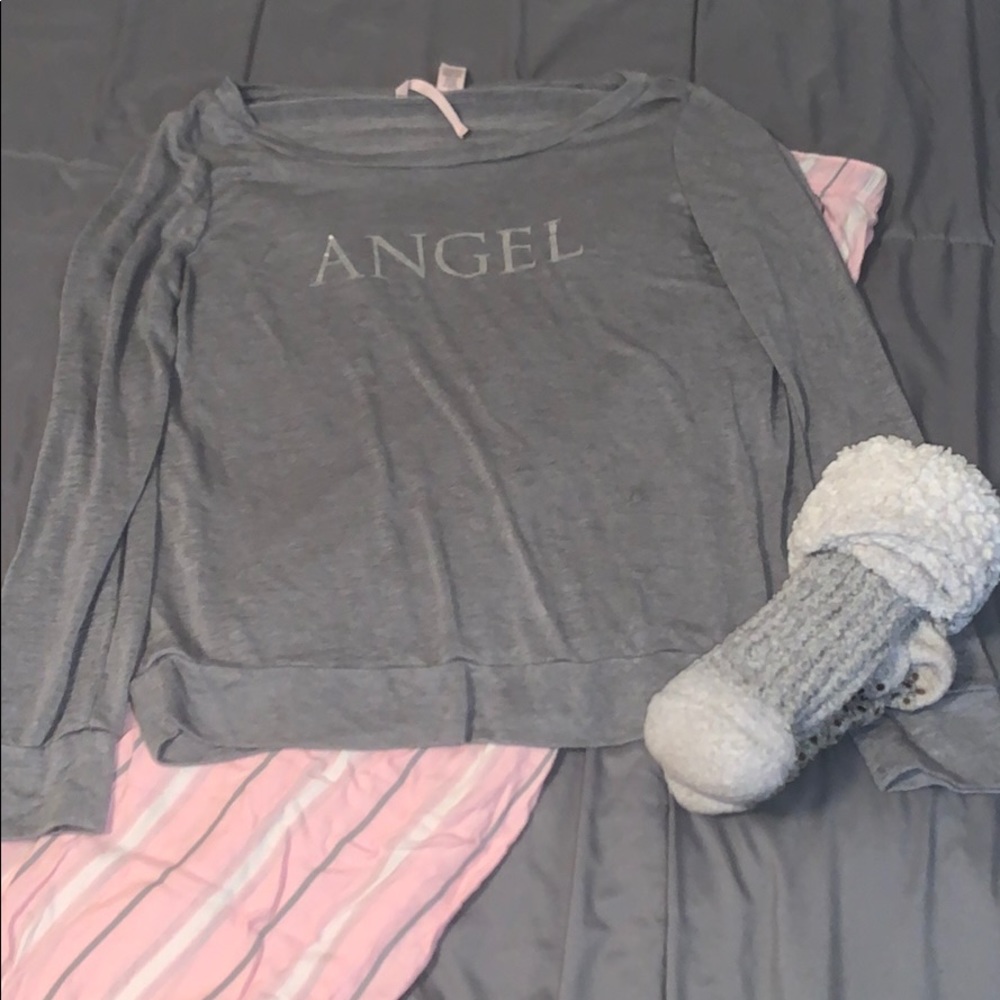 Matching VS PJ set with fuzzy socks